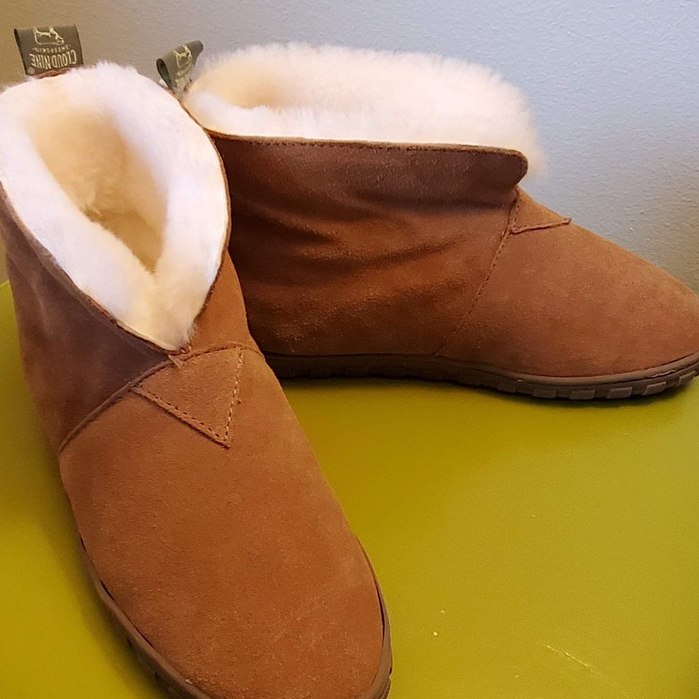 LADIES SHEEPSKIN BOOTIE by  CLOUD NINE - Size 9